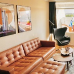 Ledersofa mit Hocker