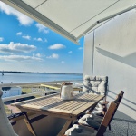 Möblierter Süd-West-Balkon mit Markise, Sonnenschirm und herrlichem Blick auf die Ostsee. Meer sehen und Meer hören!