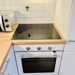 Modernes Induktionskochfeld und Backofen