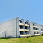 Die Wohnung liegt in Haus 65 in der obersten Etage (zweite von links)