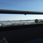 Mit dem Panoramafenster sitzt es sich auf der Couch fast wie auf einem Balkon (geht noch weiter auf)