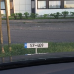 Fest zugeordneter Parkplatz vor dem Haus